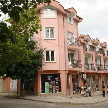 Guest House Deloni Casa de hóspedes Karlovo