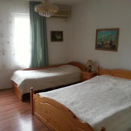 Guest House Deloni Casa de hóspedes Karlovo